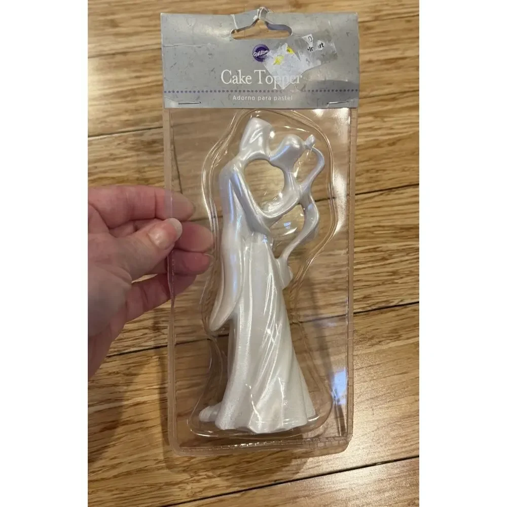 New Wilton Stock No.115-1060 First Kiss Wedding Cake Topper Modern White 6.5”